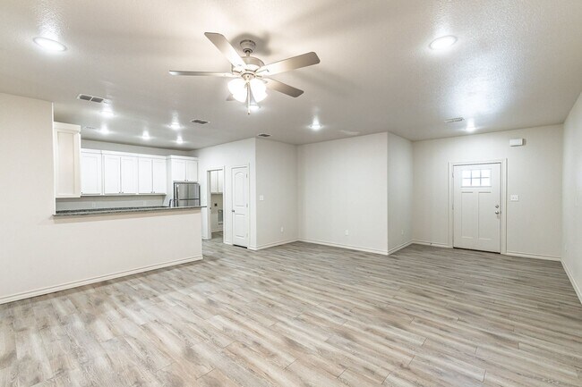 Photo - PRE-LEASING FOR SUMMER! - 3 Bedroom 2 Bath...