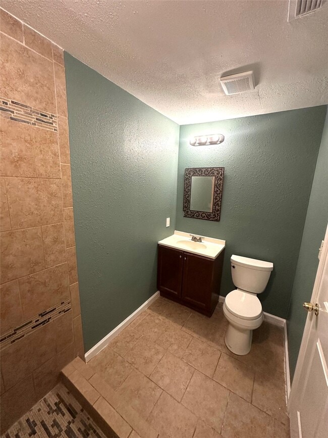 Photo - 8611 Findlay St