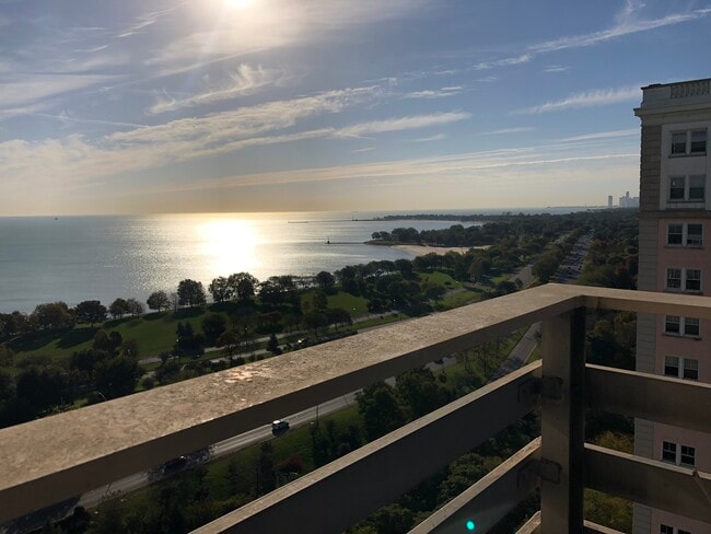 Building Photo - 5601 N Sheridan Rd Unit 20B