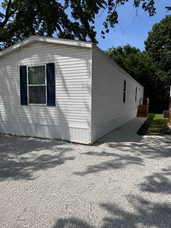 Photo - 216 Circle Dr