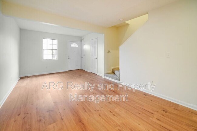Photo - 7042 Oakhill Cir