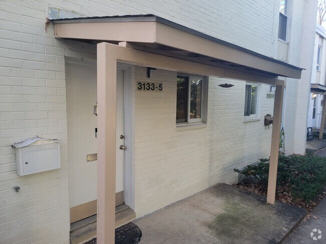 Building Photo - Lovely 2 BR/1.5 BA Condo in Kensington!