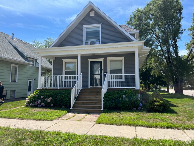 Building Photo - 602 Howard Ave Rental