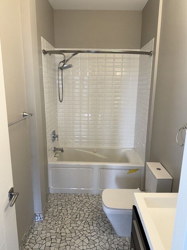 Photo - 99 W Main St Unidad 306