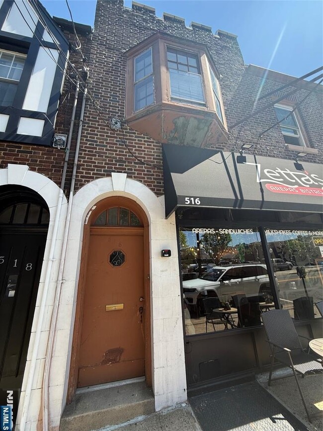 Building Photo - 516 Anderson Ave