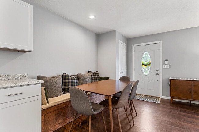 Photo - 1915 Lynwood Dr