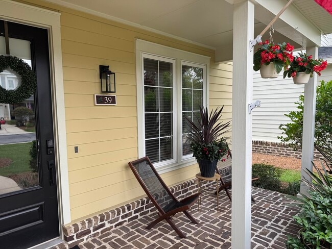 Building Photo - 39 S Zander Way Rental