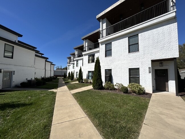 Photo - 3BD 2.5 BA DANSBY DR CONDO AVAILABLE FOR RENT NOW