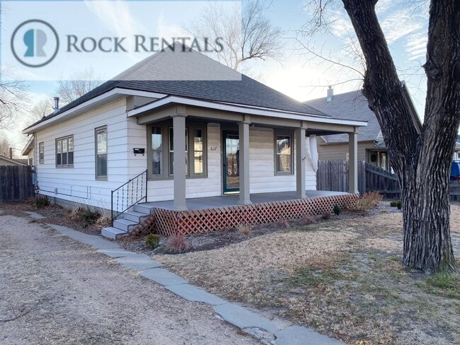 Building Photo - Updated 3 Bed 1 Bath with Large Back Yard