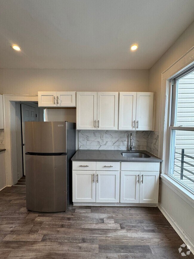 Building Photo - 161 Maple Ave Unit 2L Rental