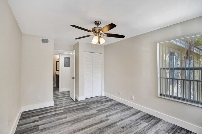 Photo - 2BED/1BATH renovated apartment ready to MOVE IN! Unidad 1925