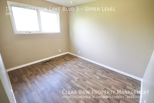 Photo - Centrally located 3 bedroom, 1 bathroom upper suite with UTILITES INCLUDED! Unit Upper Level