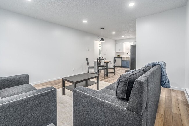 Photo - 10417 E 4th Ave Unidad 11