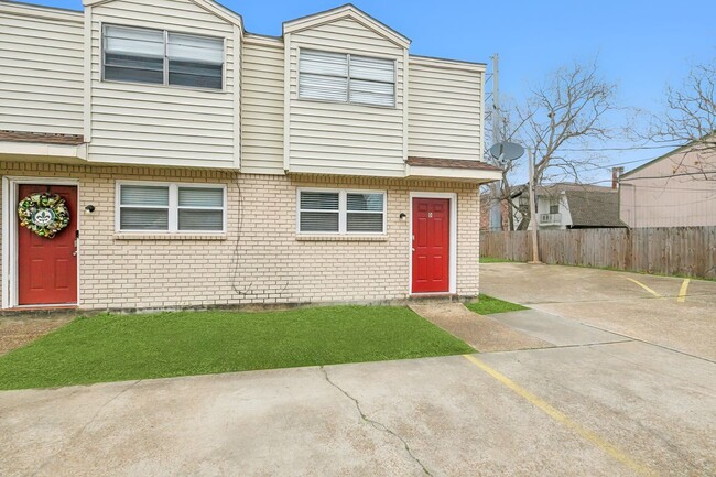 Building Photo - 904 St Julien Dr Rental