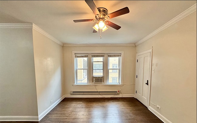 Building Photo - 3825 N Greenview Ave Unit 1E