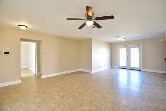 Photo - 1849 Cinclair Loop