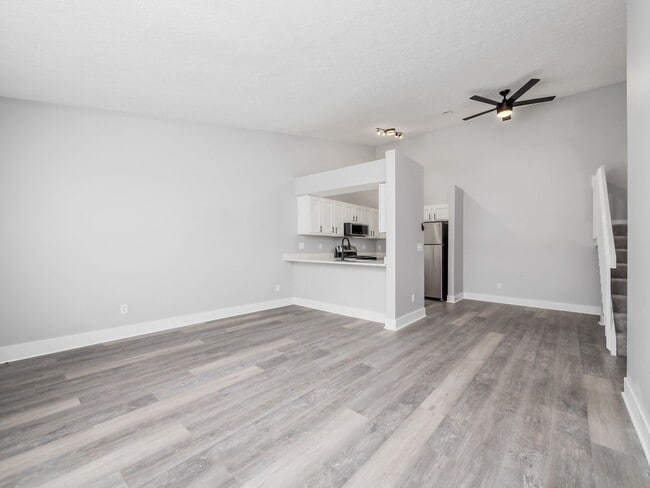 Photo - Elmwood Villas Apartments