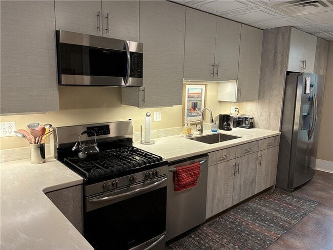 Photo - 136 E State St