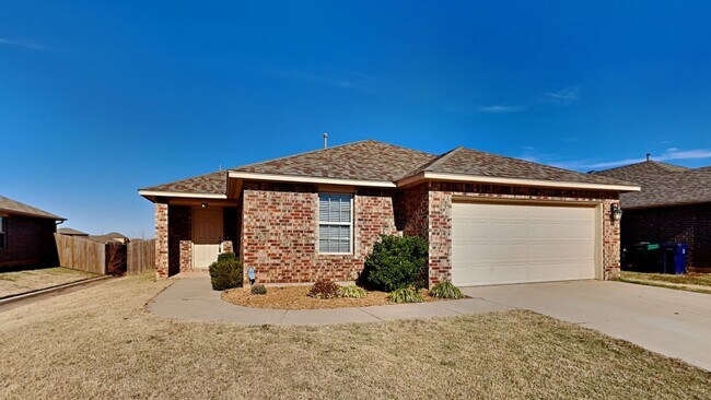 Photo - Very Nice 3 Bedroom House in Yukon Schools