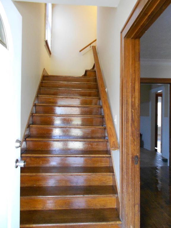 FRONT ENTRY - 1027 Underwood Ave SE