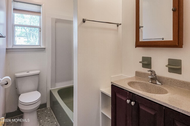 Photo - 202 Keller St