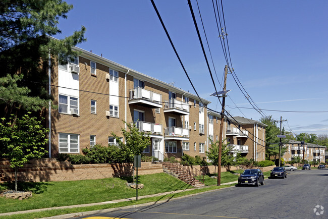 Parkwood Gardens Apartments For Rent in Edison, NJ | ForRent.com