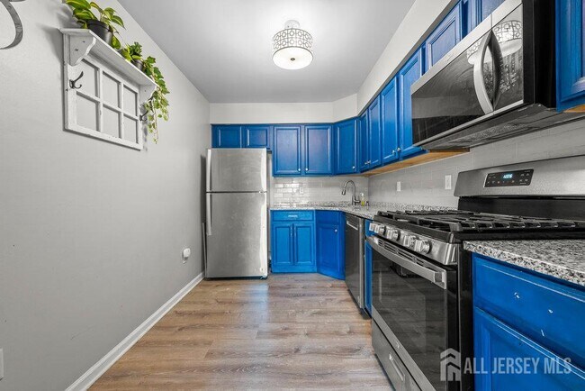 Photo - 806 Jesse Way