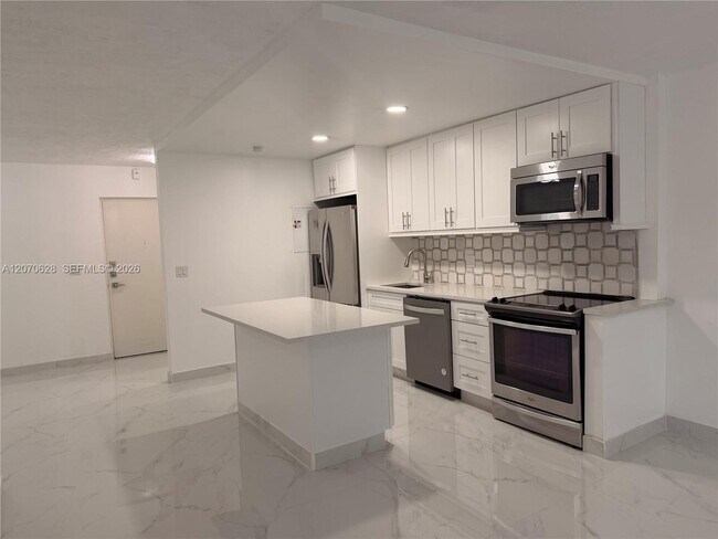 Photo - 7000 NW 17th St Unidad 320