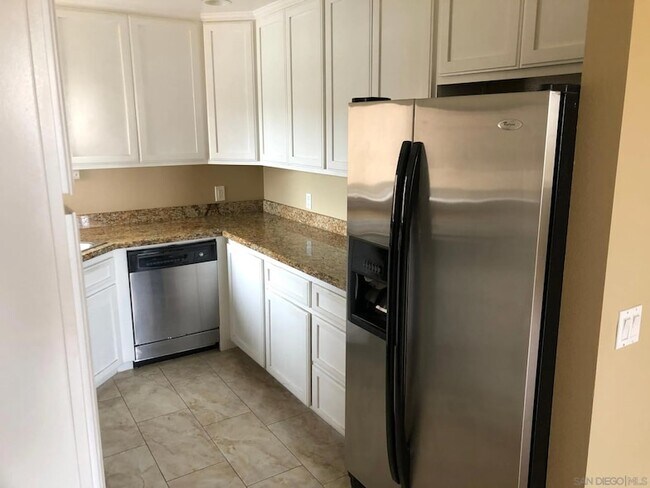 Building Photo - 7280 Hyatt St Unit 3