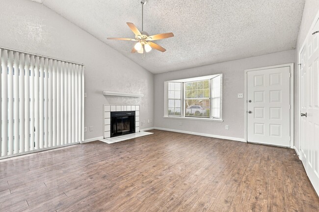 3BR/2.0BA Single Family - Dallas