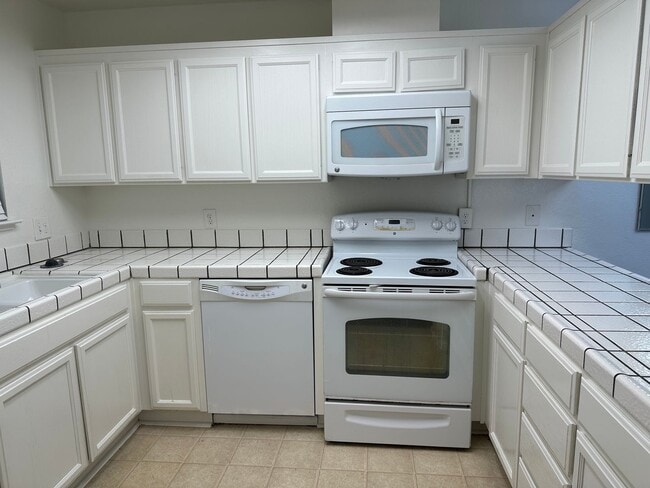 Photo - Perfect blend of convenience and comfort 2/2 San Mateo Unit 8