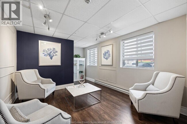 Photo - 3950 Wyandotte St E Unit 306
