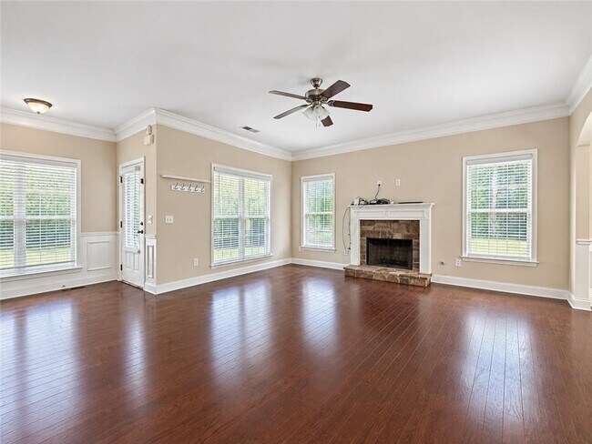 4025 Hunters Walk Way