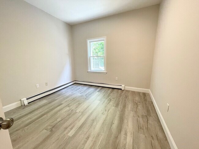 Photo - 170 Bolton St Unit 1