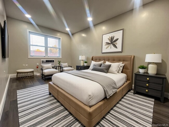 Photo - 825 Ashford St