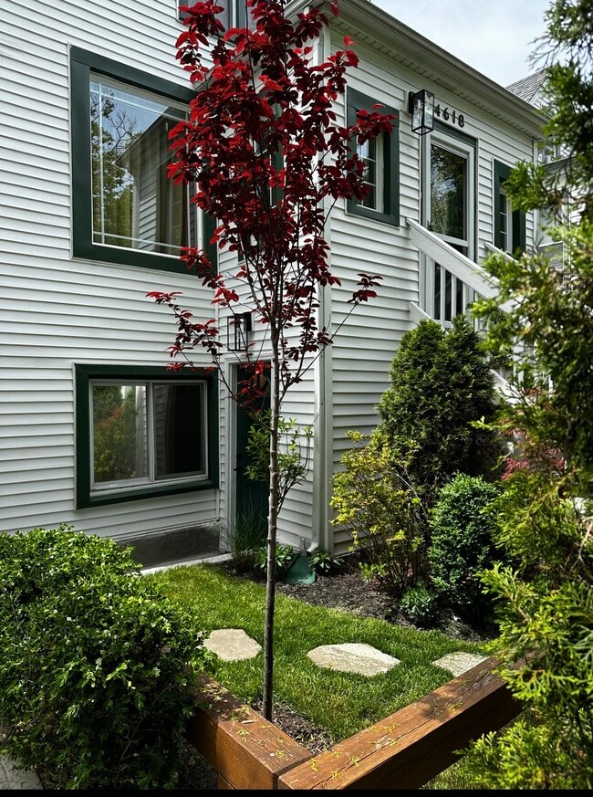 Building Photo - 4618 N Karlov Ave Unit 1