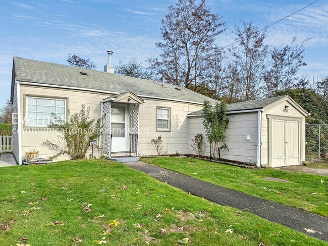 Photo - 509 3rd St SW