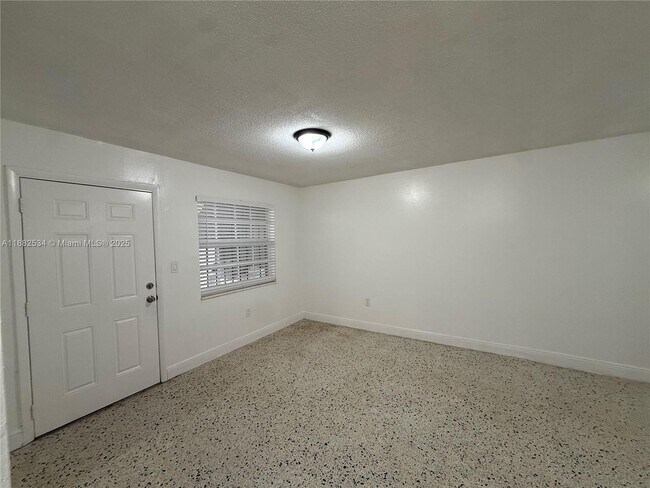 Photo - 428 SW 2nd St Unit 2