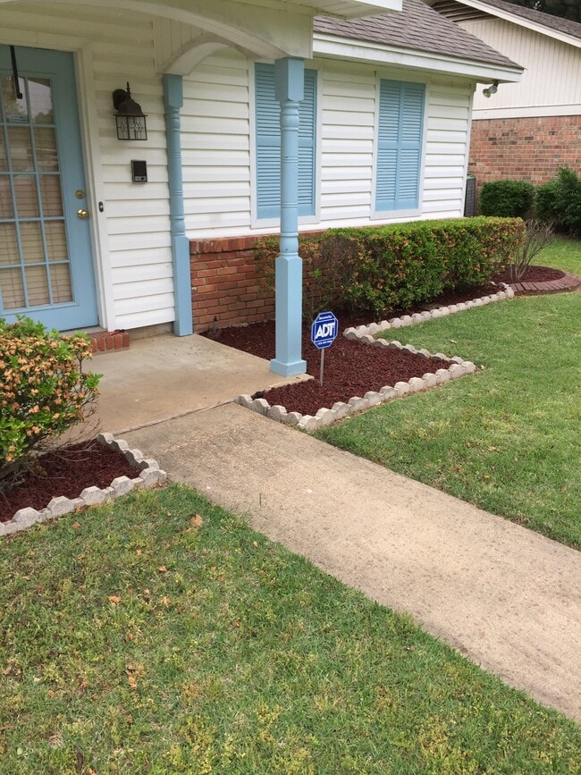 Photo - 5702 Larry Dr