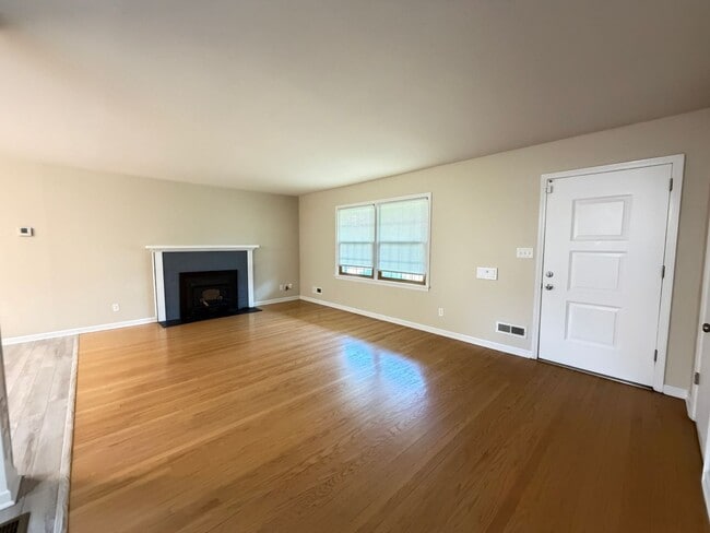 Photo - Miraculous 3 Bedroom And 2.5 Bath House!!