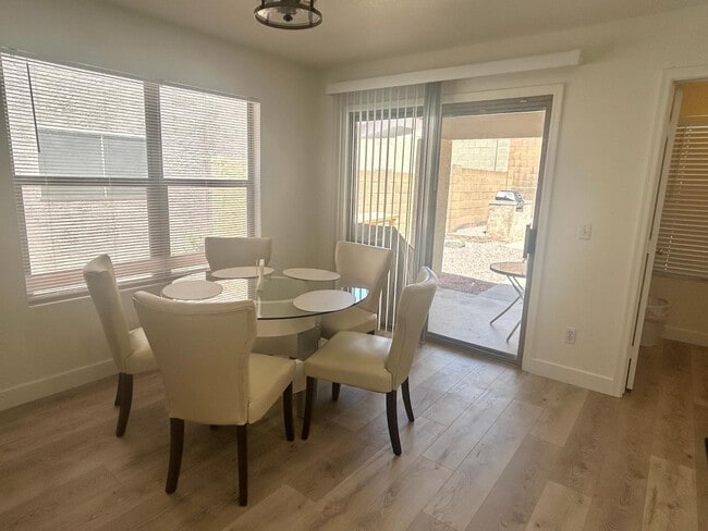 Photo - 1722 W Amberwood Dr
