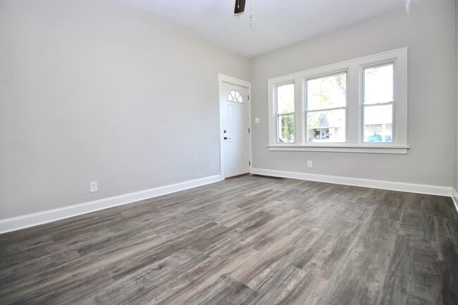 Photo - Single Family Home 2 beds 1 bath FOR RENT