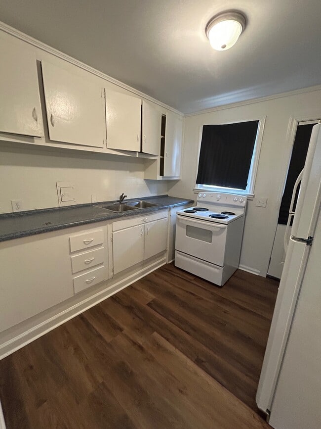 02__Kitchen - 2922 Chestnut St Unit A