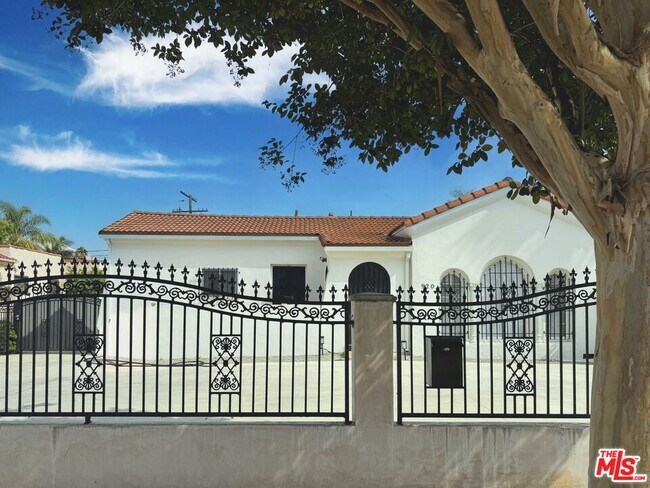 Photo - 920 Cochran Ave