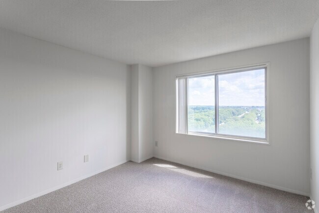 3 BR, 2.5 BA - 1,490 SF