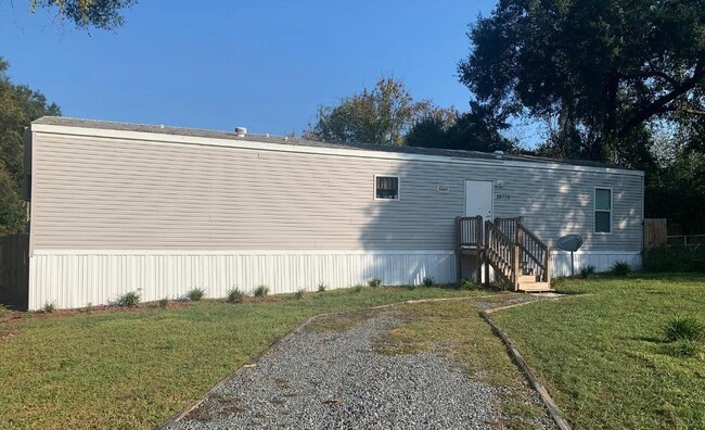 Building Photo - **Newly Remodeled spacious 2 bd. 2 bath Mo... Rental
