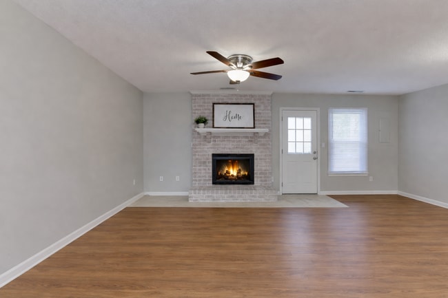 Photo - 425 Rennie Ct