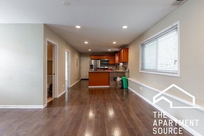Photo - 1530 N Greenview Ave Unit 1f
