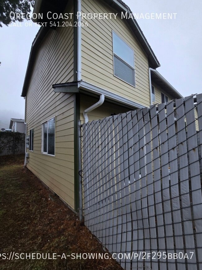 Photo - 1135 SE Oar Ave