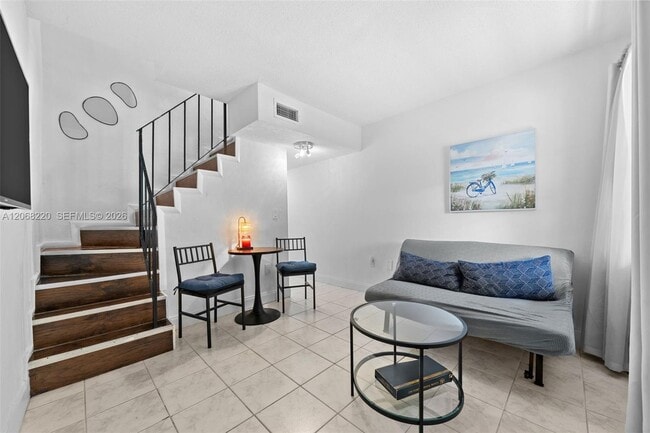 Building Photo - 515 SW 3rd St Unit 6